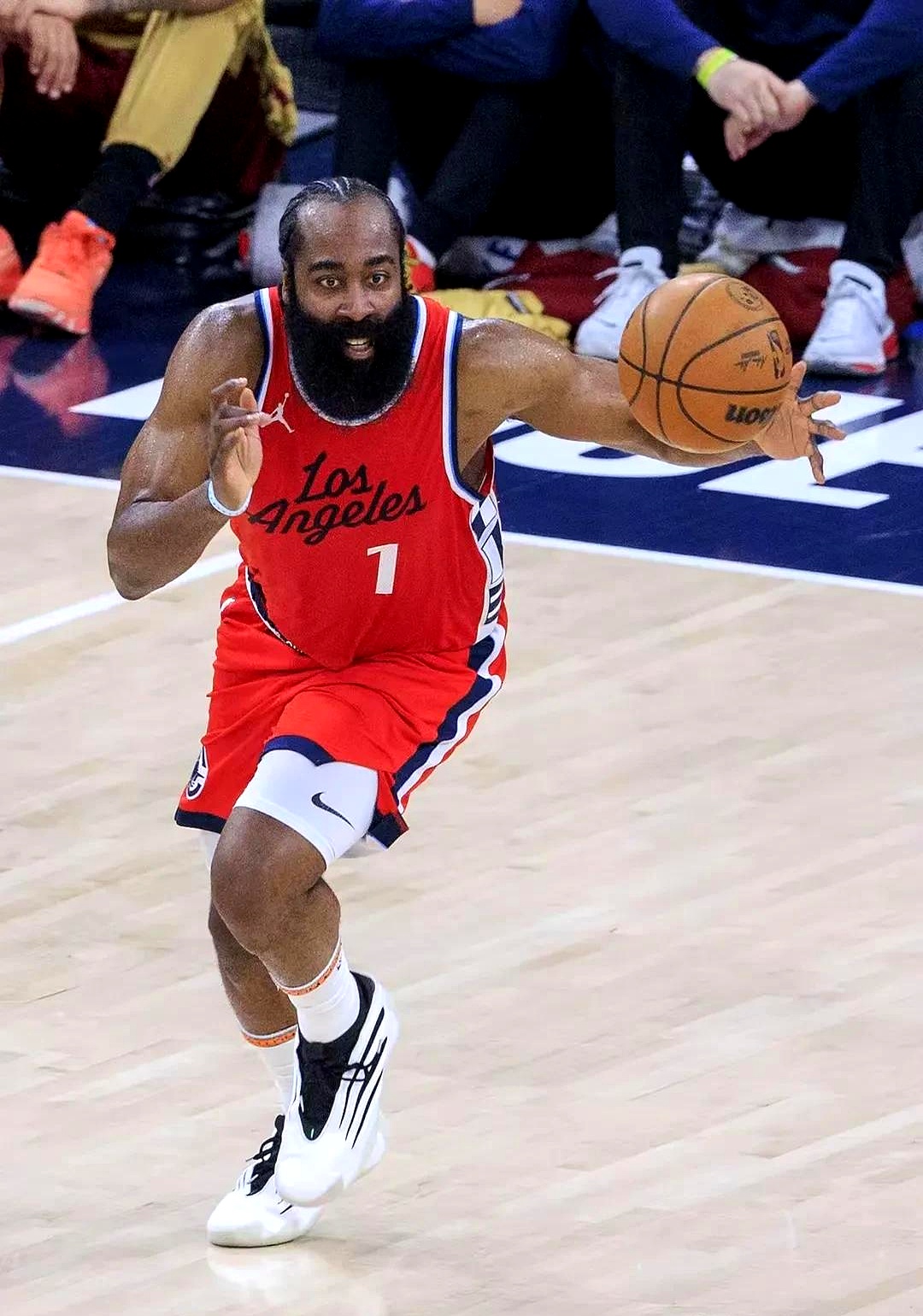 爱游戏tv-快船逆转火箭，福克斯惊艳四座