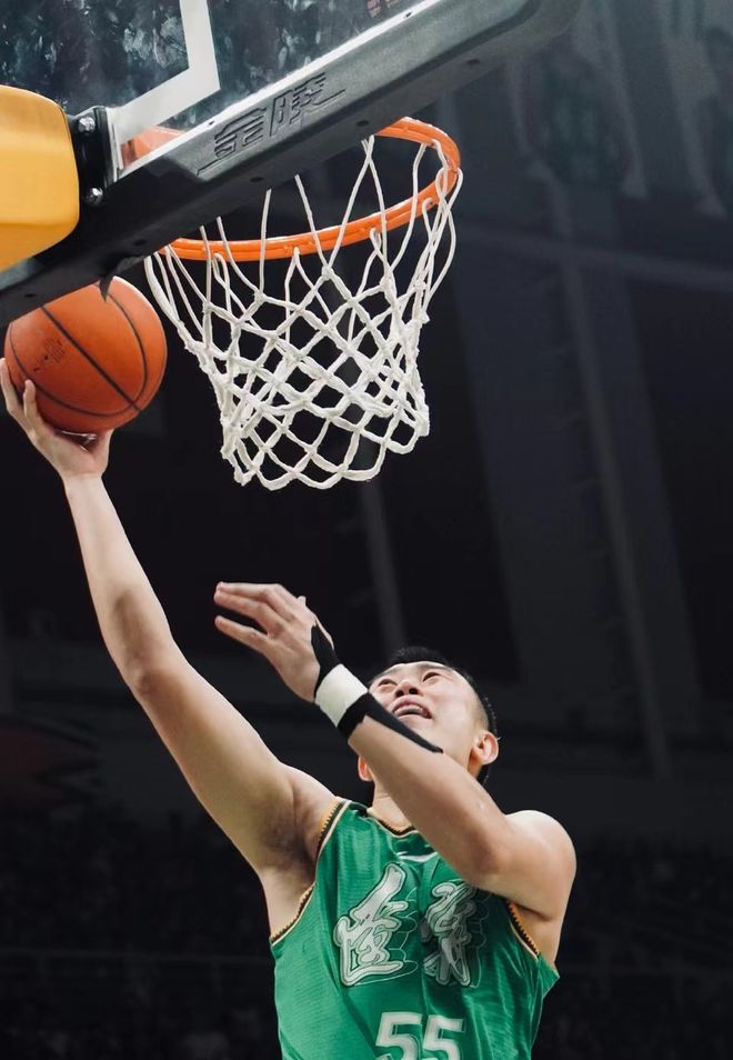 爱游戏官方-山西队翻盘湖人，赵继伟惊艳四座