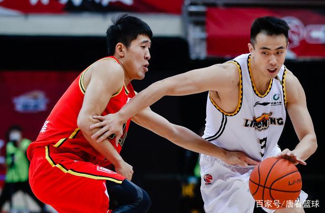 爱游戏在线-青岛队翻盘福建队，赵继伟带队取胜