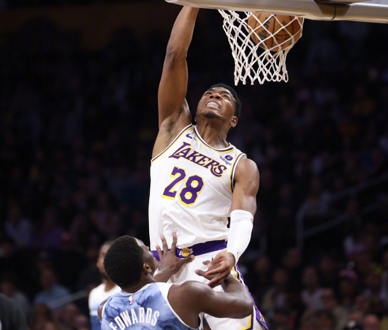 爱游戏入口-雷诺车队完胜威廉姆斯，拉塞尔高光表现